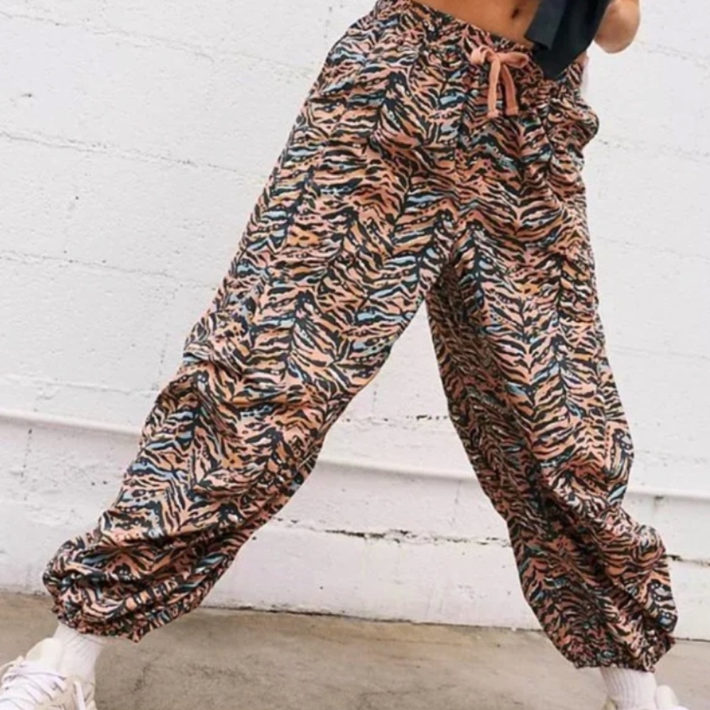 NWOT Free People Movement Zephyr Print Baggy Drawstring Pants Size Small